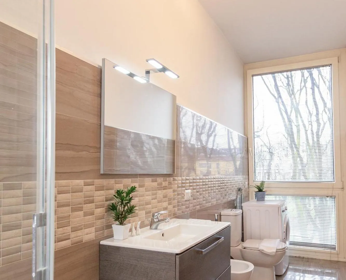 Honey Exclusive Apartment - Train Station - Near Center Milan 0*,  Italy