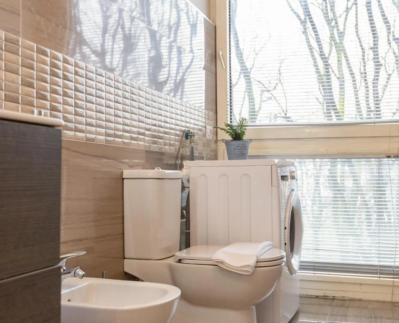 Honey Exclusive Apartment - Train Station - Near Center Milan 0*,